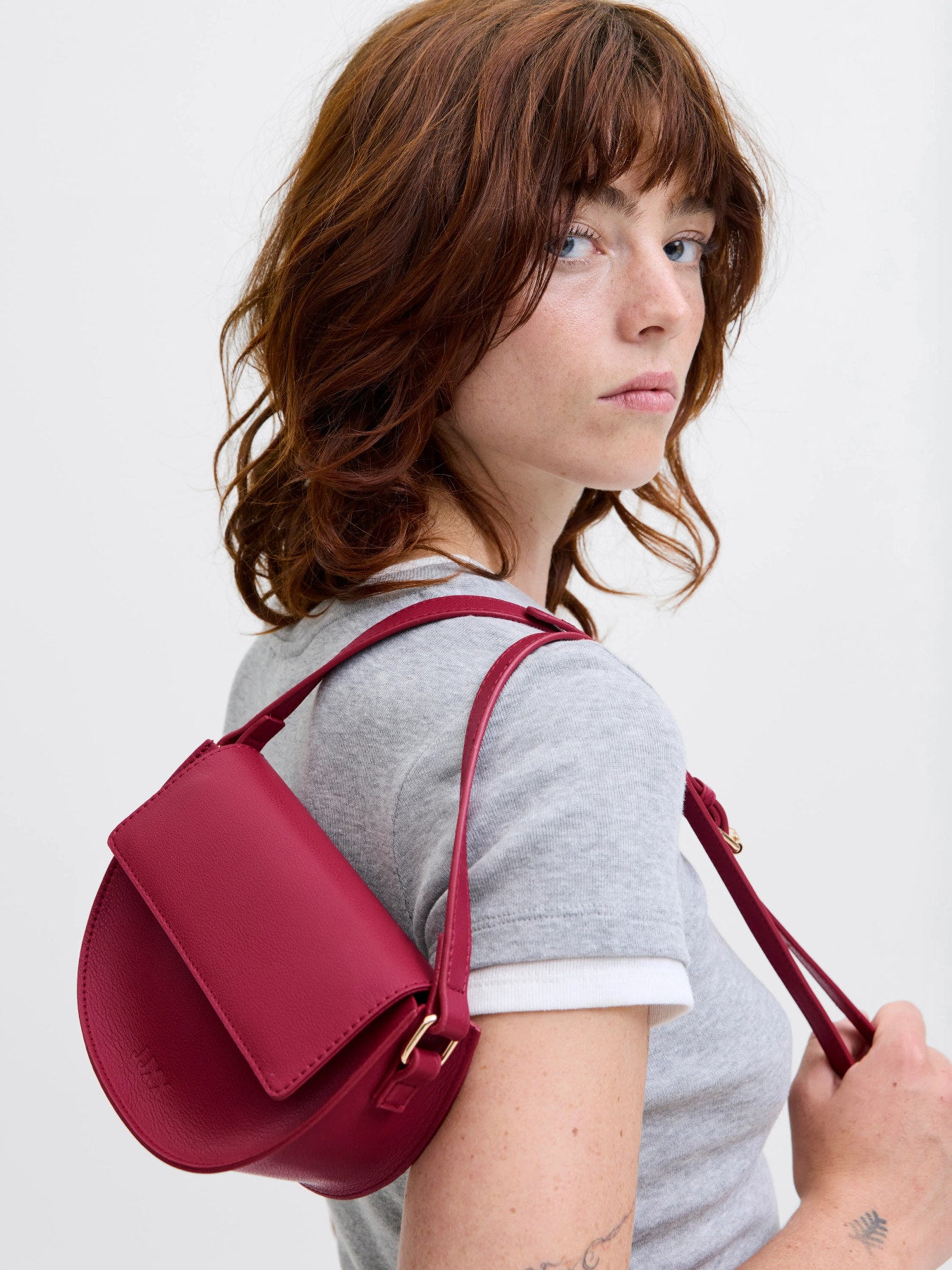JJXX Jess Crossover Bag in Barberry Red